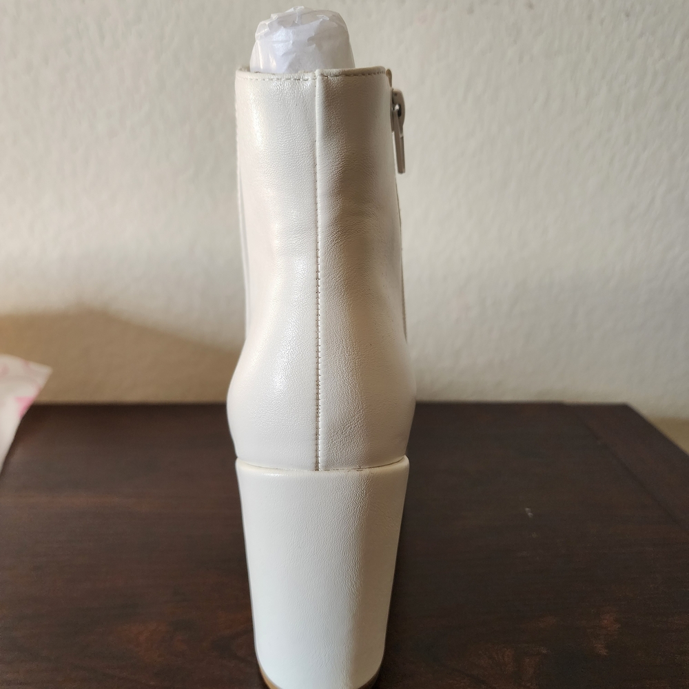 Sugar White Ankle Heeled Boots Size 8M - Picture 9 of 15